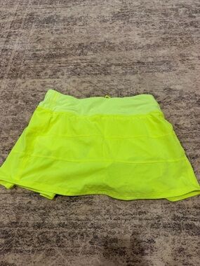 LULULEMON Pace Rival Mid-Rise Skirt Highlight Yellow Size 6